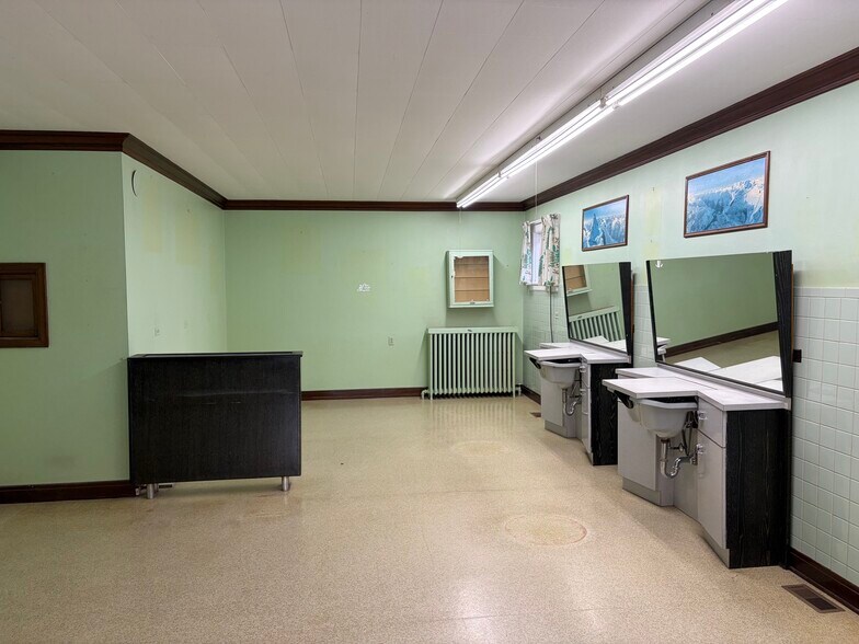 More Photos Of 1031 Columbus Ave, Sandusky Flex For Sale