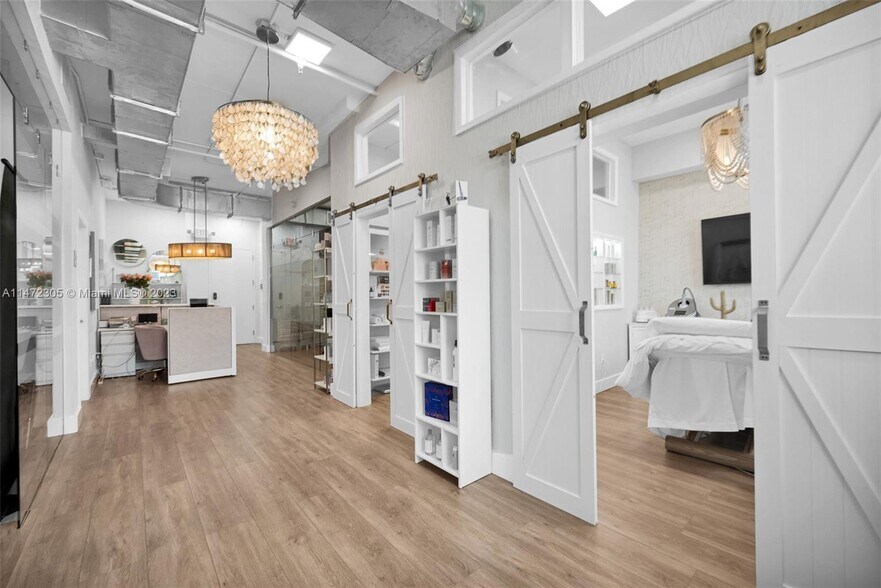 More Photos Of 1560 Lenox Ave, Miami Beach Office For Sale