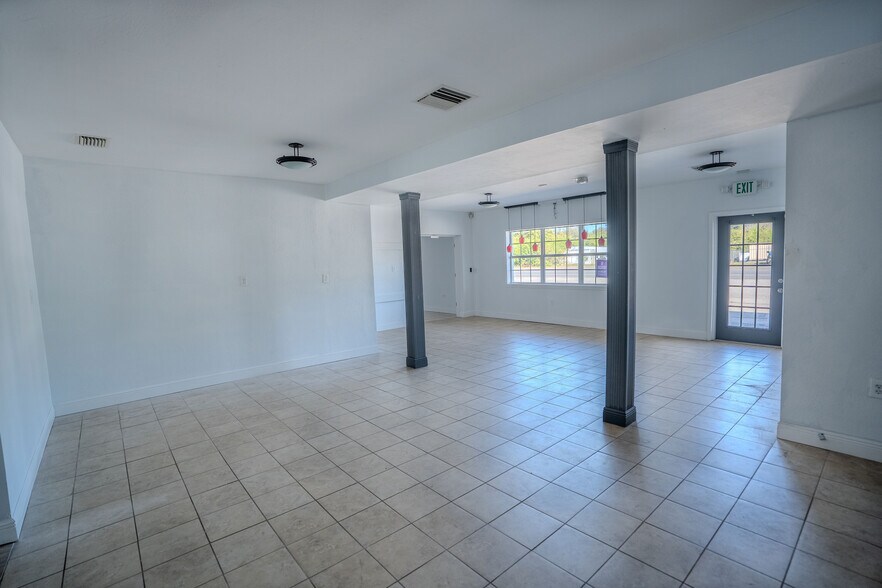 More Photos Of 5995 N Courtenay Pky, Merritt Island Light Manufacturing For Sale