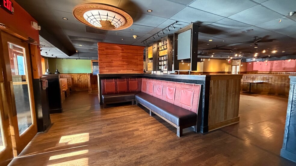 More Photos Of 2124-2162 Merrick Ave, Merrick Unknown For Lease