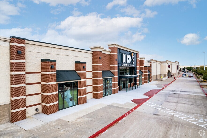 More Photos Of 729 Hebron Pky, Lewisville Unknown For Lease