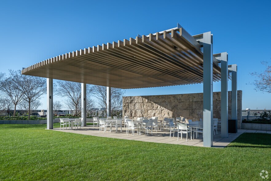 More Photos Of 9950 Woodloch Forest Dr, The Woodlands Office For Lease