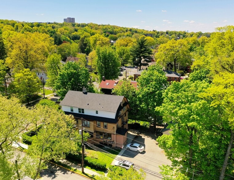 More Photos Of 490 Broad Ave, Leonia Apartments For Sale