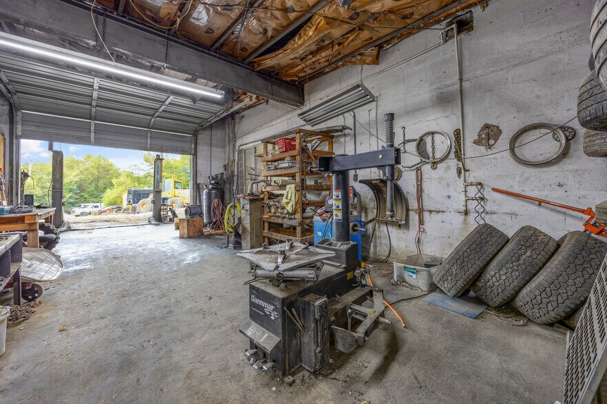 More Photos Of 1021 E Hendron Chapel Rd, Knoxville Manufacturing For Sale