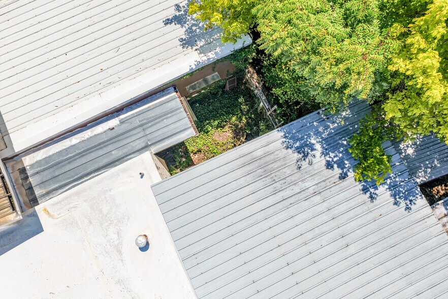 More Photos Of 1358 W Main St, Forest City Warehouse For Sale