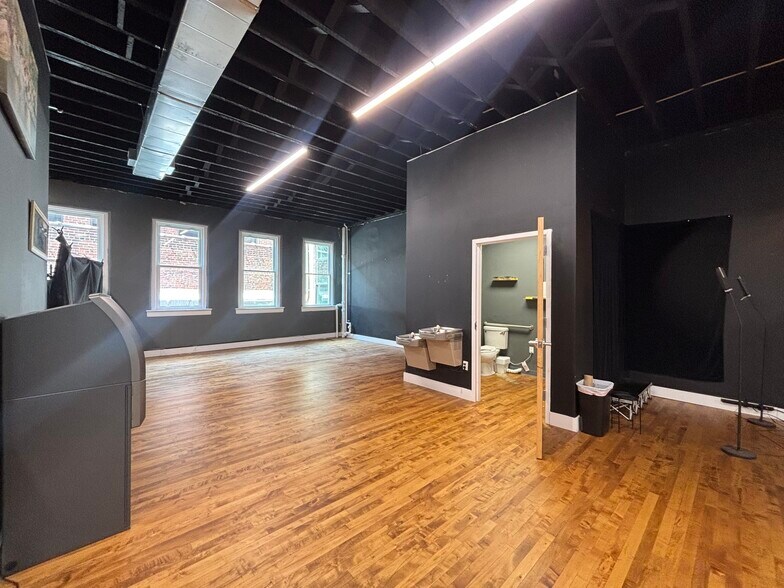 More Photos Of 275 W 4th St, Winston-Salem General Retail For Lease