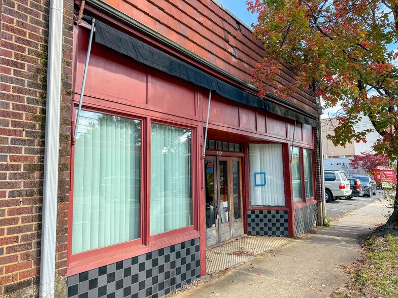 More Photos Of 1251 East Blvd, Charlotte Storefront Retail Office For Sale