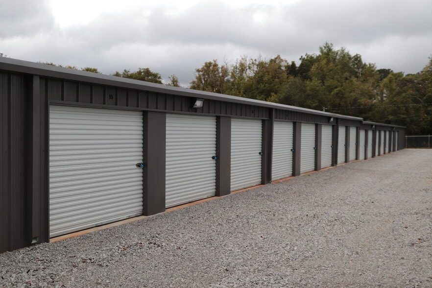 More Photos Of 912 Dinah Shore blvd, Winchester Self Storage For Sale