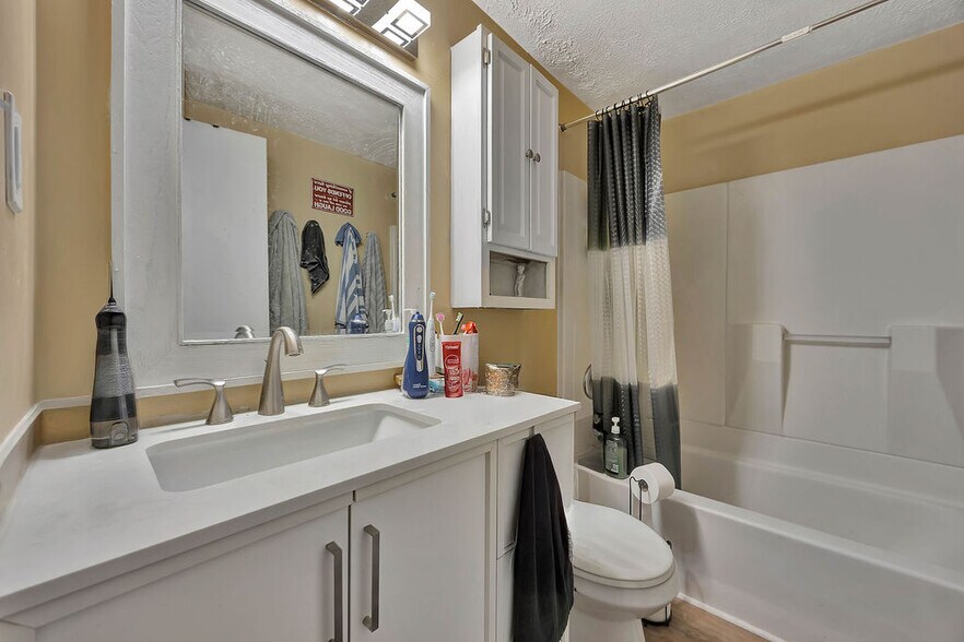 More Photos Of 215 N College Ave, Oxford Apartments For Sale