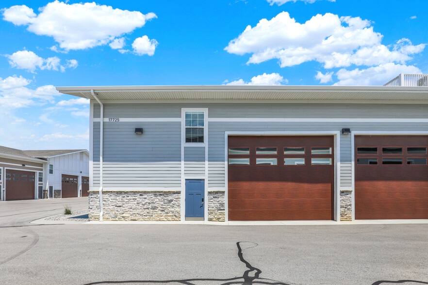 Primary Photo Of 17725 Motor District Cir, Carmel Showroom For Sale