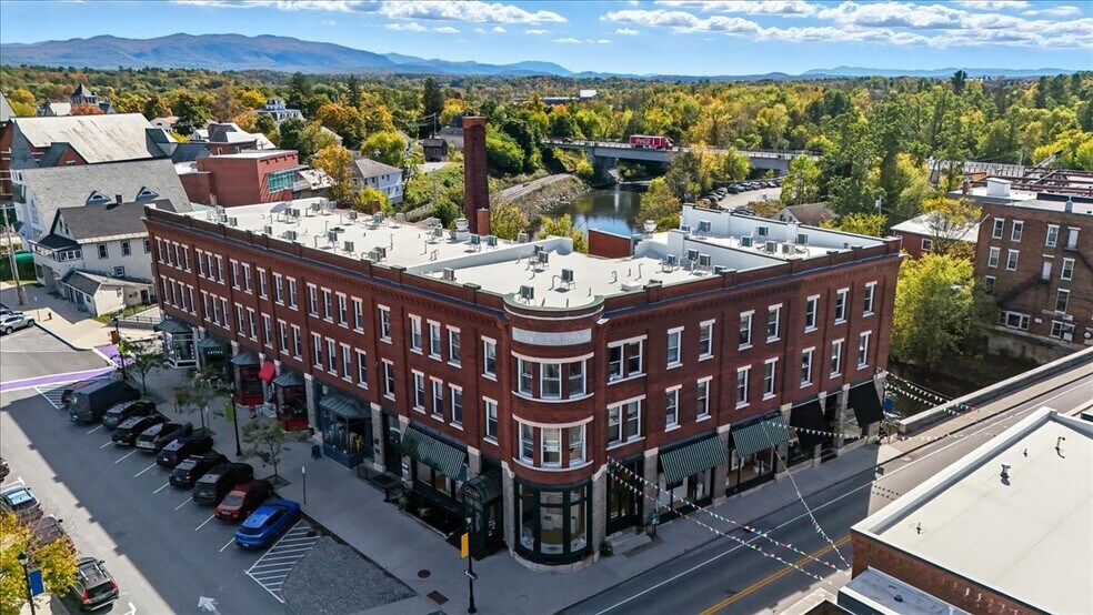 More Photos Of 10 Merchants Row, Middlebury Apartments For Sale