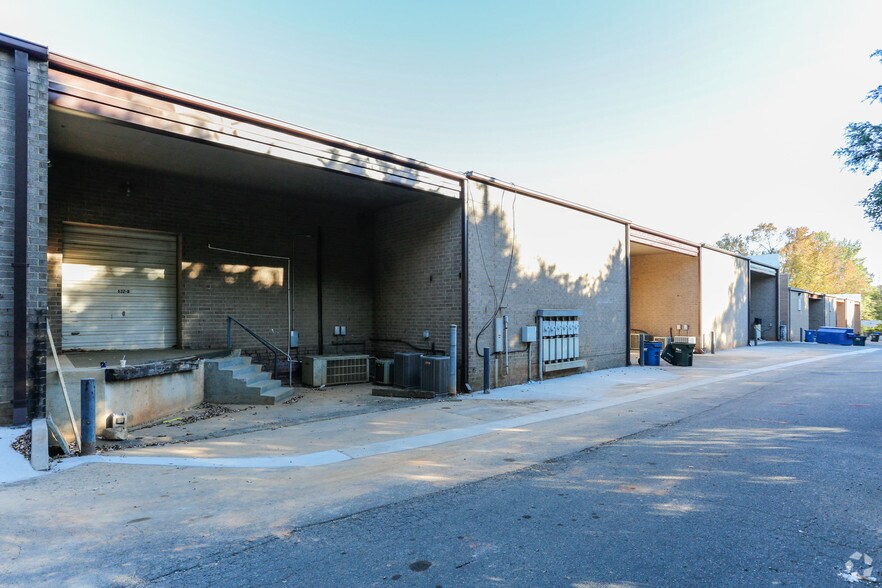 More Photos Of 640 Matthews Mint Hill Rd, Matthews Showroom For Lease