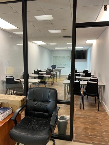 More Photos Of 7200-7216 NW 72nd Ave, Miami Light Distribution For Lease