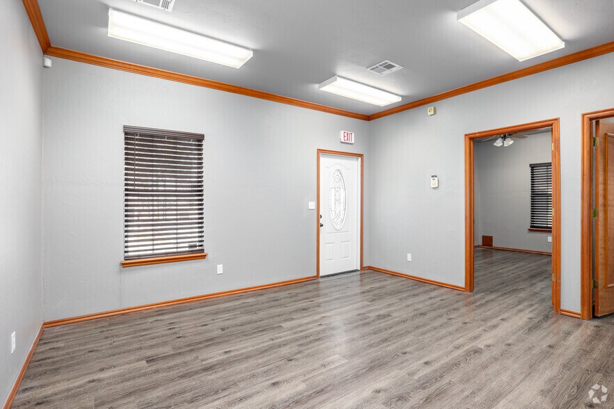 More Photos Of 2120 McKown Dr, Norman Office For Lease