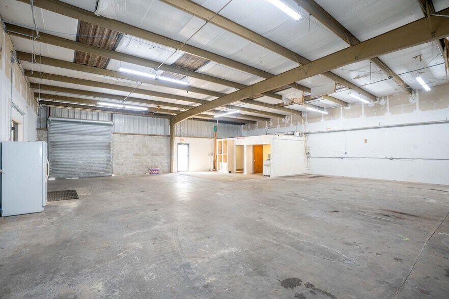 More Photos Of 440 Roberts Rd, Oldsmar Warehouse For Sale