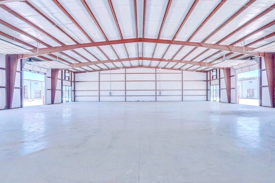 More Photos Of 1921 Business Park Blvd, Argyle Light Distribution For Lease