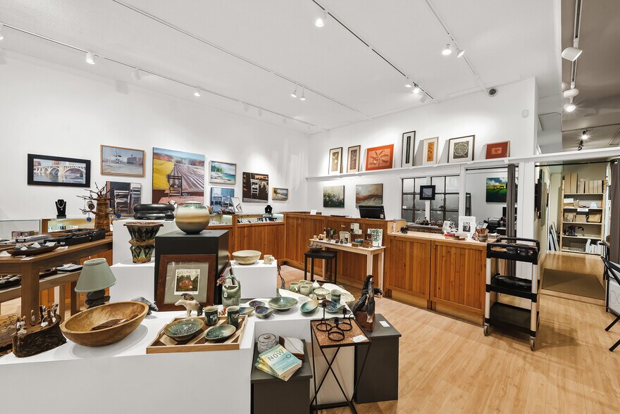 More Photos Of 611 Grand Ave, Saint Paul Storefront For Sale