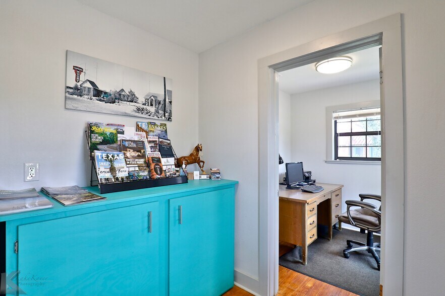 More Photos Of 2710 S Commercial Ave, Coleman Hotel For Sale