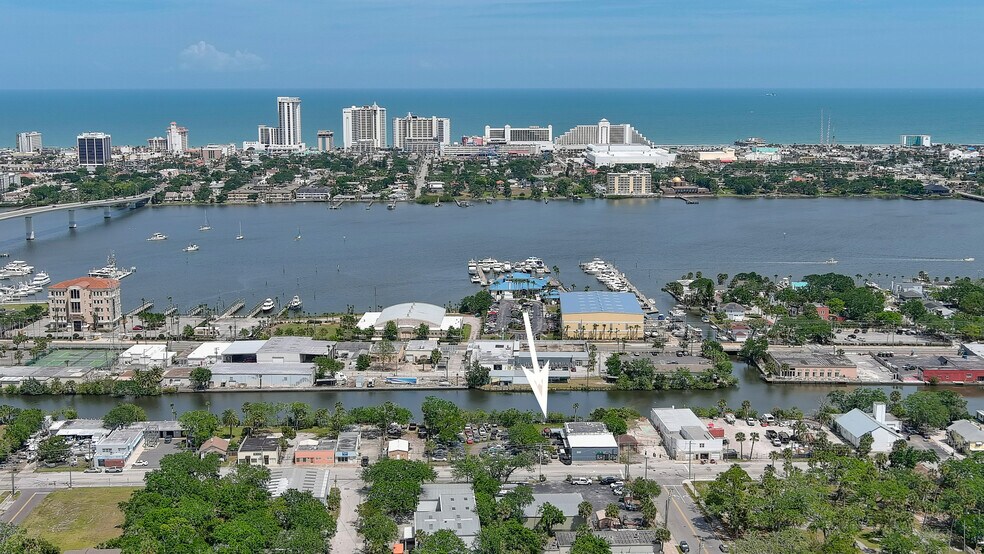 More Photos Of 705 N Beach St, Daytona Beach Manufacturing For Sale