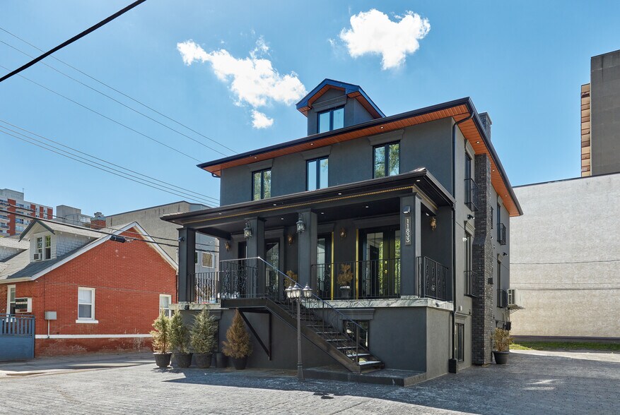 More Photos Of 11833 102 Ave NW, Edmonton Medical For Sale