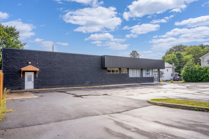 More Photos Of 133 E Main St, Frankfort Storefront For Sale