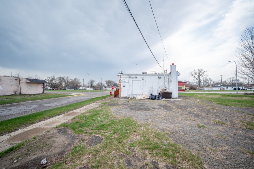 More Photos Of 196 Visger Rd, River Rouge Freestanding For Sale