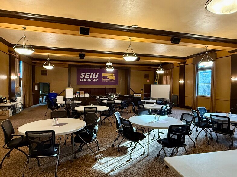 More Photos Of 3536 SE 26th Ave, Portland Office For Sale