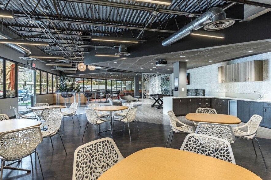 More Photos Of 2850 E Camelback Rd, Phoenix Unknown For Lease