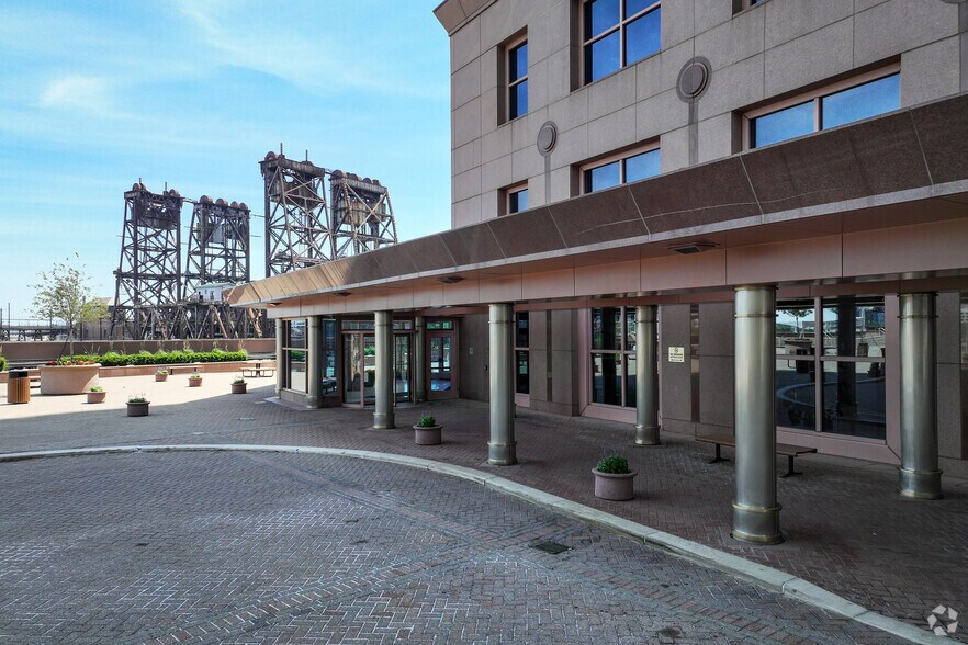 More Photos Of 1 Riverfront Plz, Newark Office For Lease