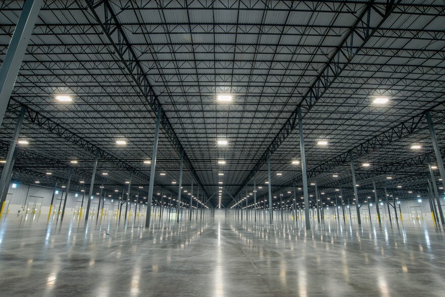 More Photos Of 120 Velocity Way, Shepherdsville Distribution For Lease