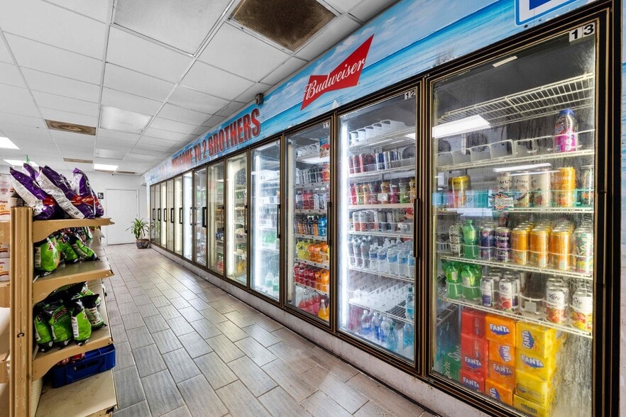 More Photos Of 4624 N Hubert Ave, Tampa Convenience Store For Sale
