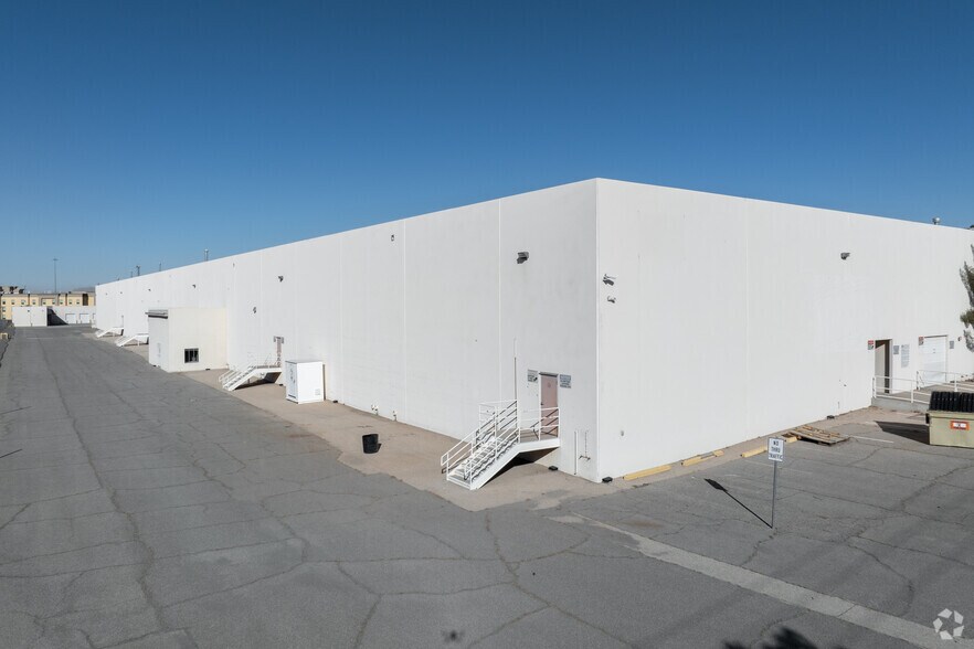 More Photos Of 12100 Esther Lama Dr, El Paso Warehouse For Sale