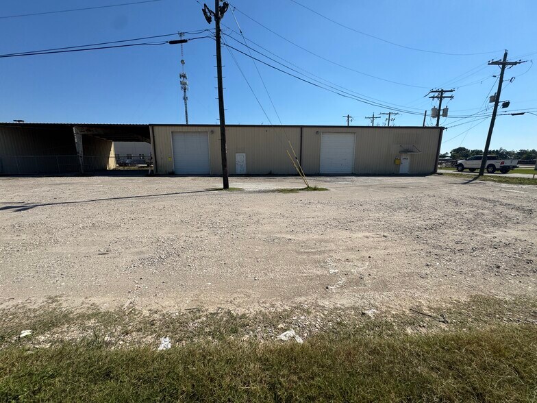 More Photos Of 5450 Avenue A, Beaumont Warehouse For Sale