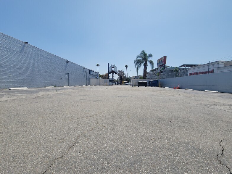 More Photos Of 2001 S La Cienega Blvd, Los Angeles Warehouse For Lease
