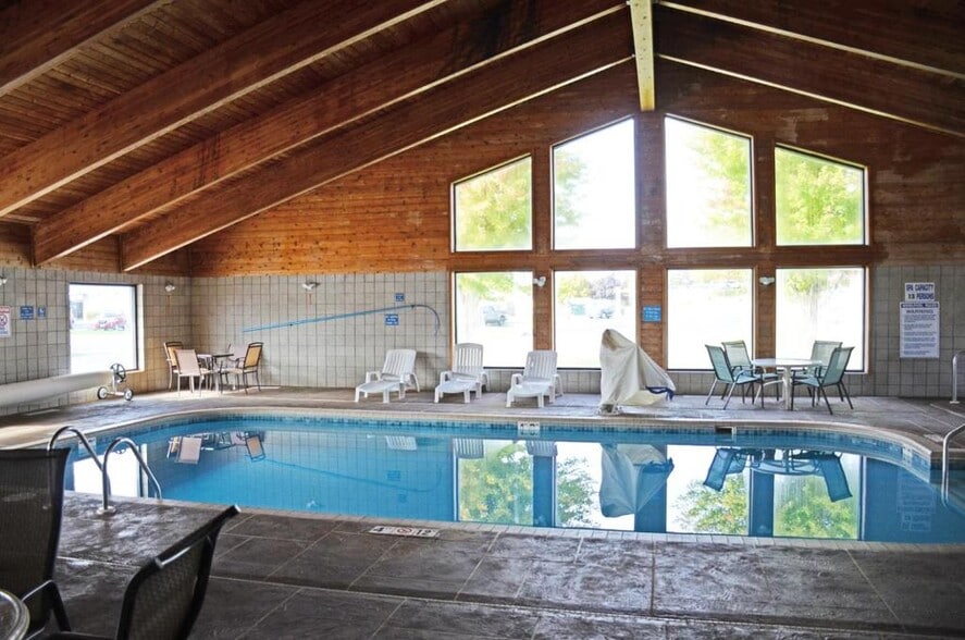 More Photos Of 5 Gateway Dr, Waupun Hotel For Sale