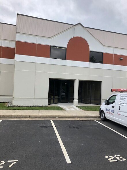 Primary Photo Of 22923 Quicksilver Dr, Sterling Warehouse For Lease