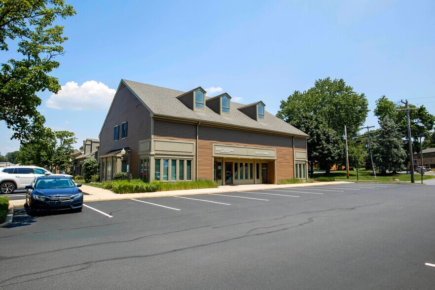 More Photos Of 600 Eden Rd, Lancaster Medical For Lease