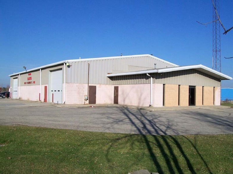 More Photos Of 45390 Grand River Ave, Novi Warehouse For Lease