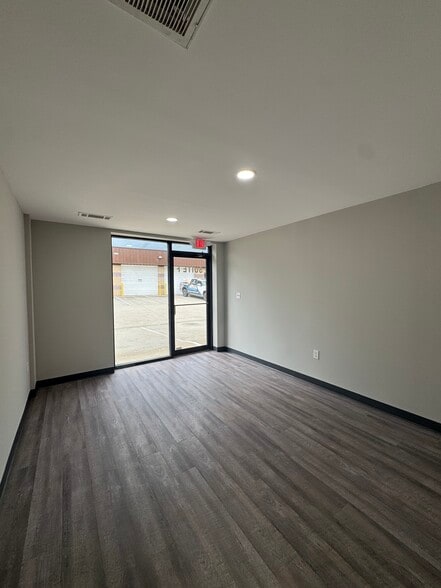 More Photos Of 105 Enterprise Dr, Cumming Unknown For Lease