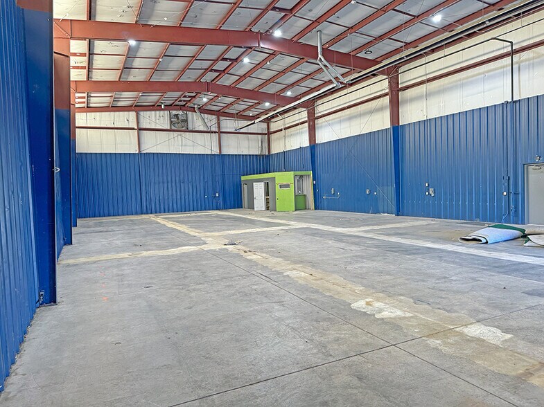 More Photos Of 48 Empire Dr, Belleville Warehouse For Lease