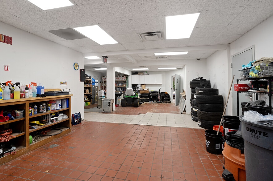 More Photos Of 2000 Columbia Ave, Franklin Freestanding For Lease