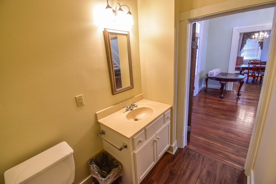 More Photos Of 2606 8th St, Tuscaloosa Office Residential For Sale