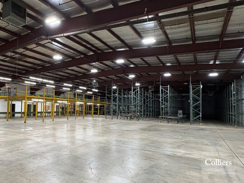 More Photos Of 1600 N 89th St, Fairview Heights Warehouse For Lease