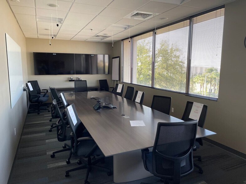 More Photos Of 880 W Commerce Rd, New Orleans Office For Lease