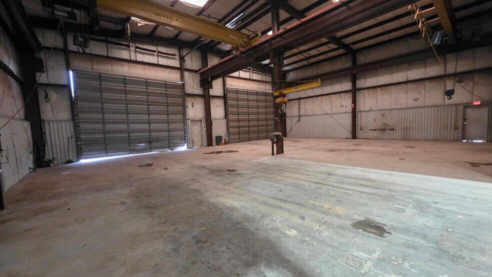 More Photos Of 3351 Westover Dr, Odessa Service For Lease