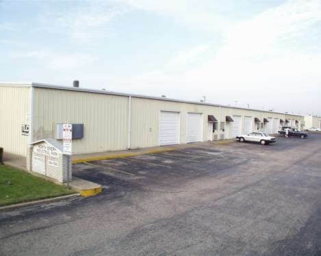 More Photos Of 301-363 N Briery Rd, Irving Warehouse For Lease