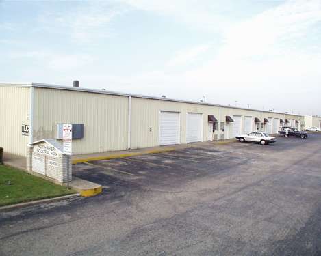 More Photos Of 301-363 N Briery Rd, Irving Warehouse For Lease