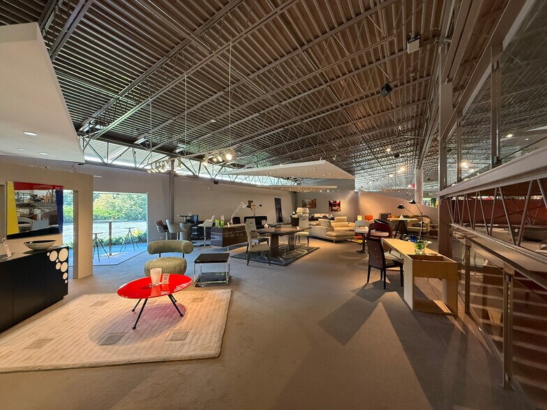 More Photos Of 8330 S Colorado Blvd, Littleton Freestanding For Sale