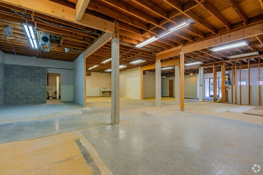 More Photos Of 216-220 Riverside Ave, Roseville Storefront Retail Office For Lease