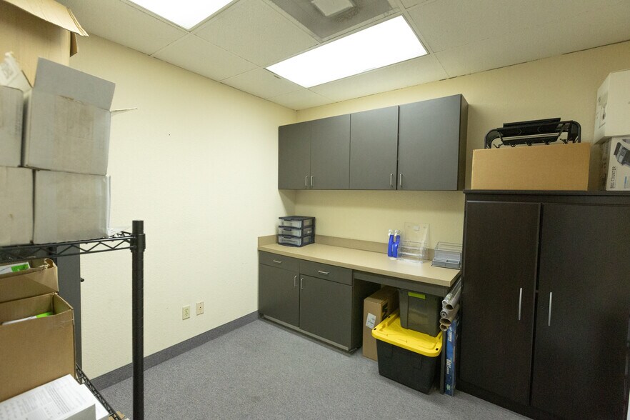 More Photos Of 706 Springdale Rd, Bedford Office For Sale